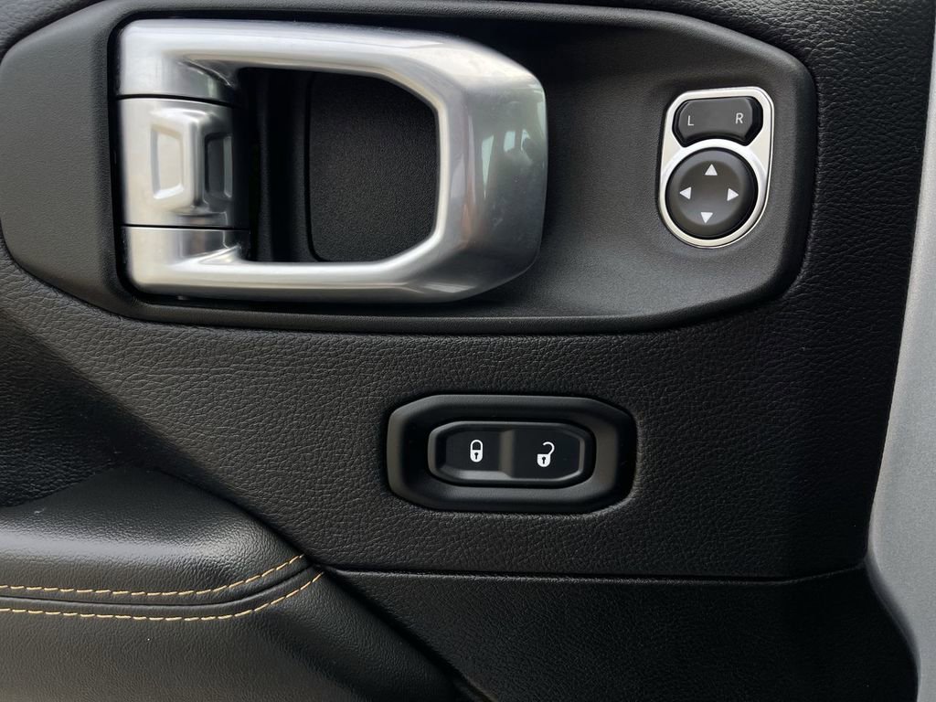 Used 2024 Jeep Wrangler Sahara image 22