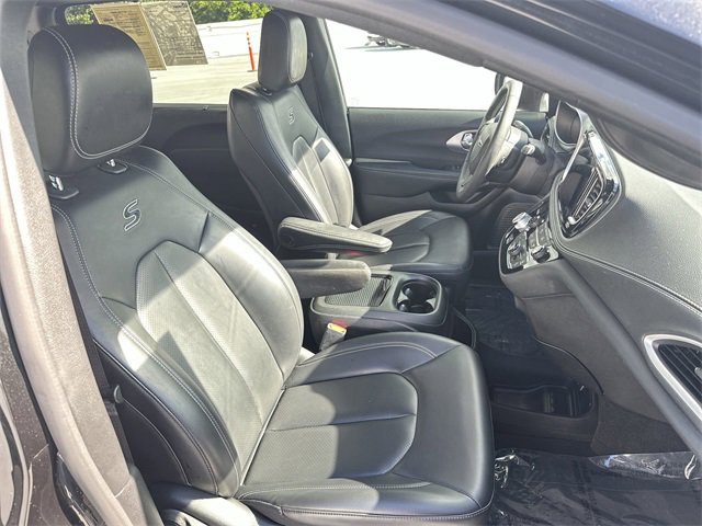 Used 2023 Chrysler Pacifica Touring-L w/ S Appearance Package image 28
