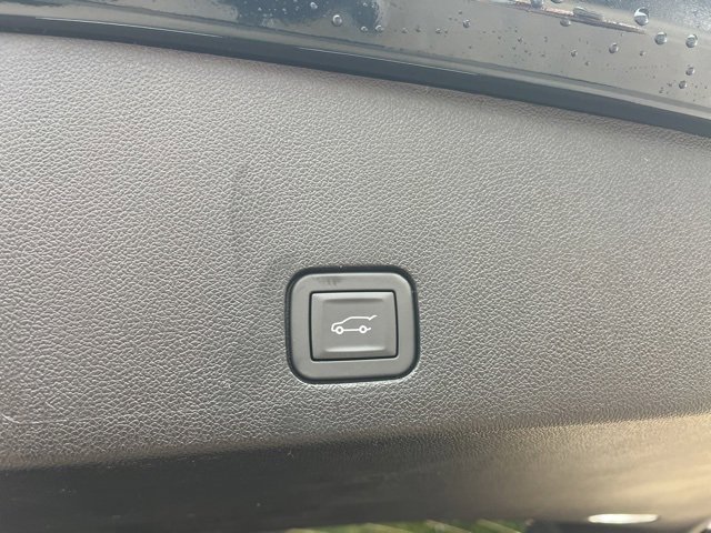 New 2025 Cadillac XT6 Luxury image 7