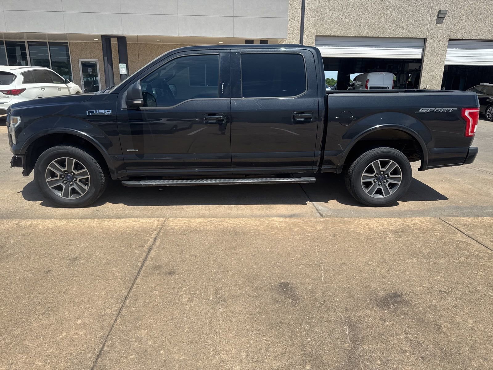 Used 2015 Ford F150 XLT w/ Equipment Group 302A Luxury image 2