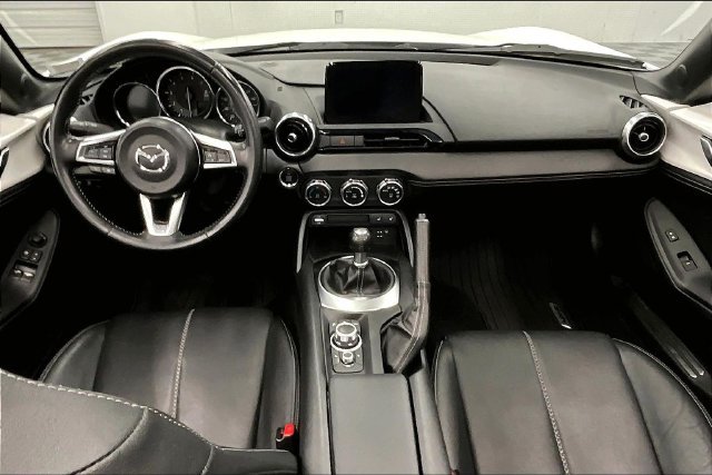 Used 2021 MAZDA MX-5 Miata RF Grand Touring RWD image 18