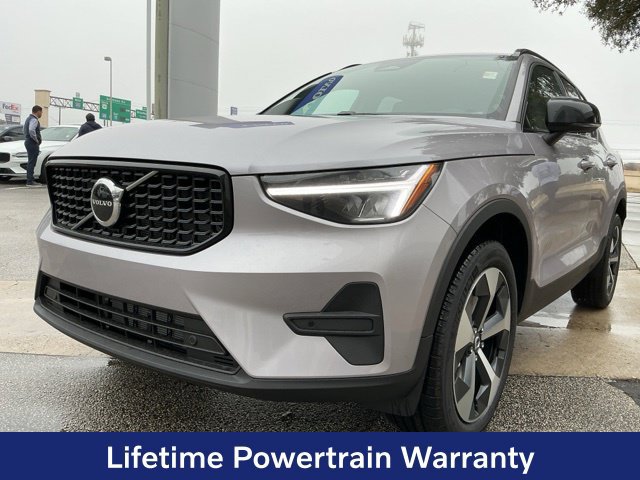 New 2026 Volvo XC40 B4 Core FWD image 2