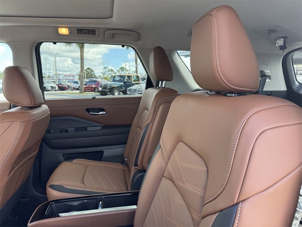 New 2025 Nissan Pathfinder Platinum w/ Lighting Package (N93) image 16