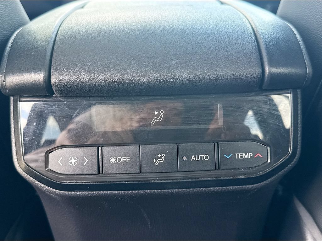 Used 2023 Toyota Highlander XLE FWD image 29