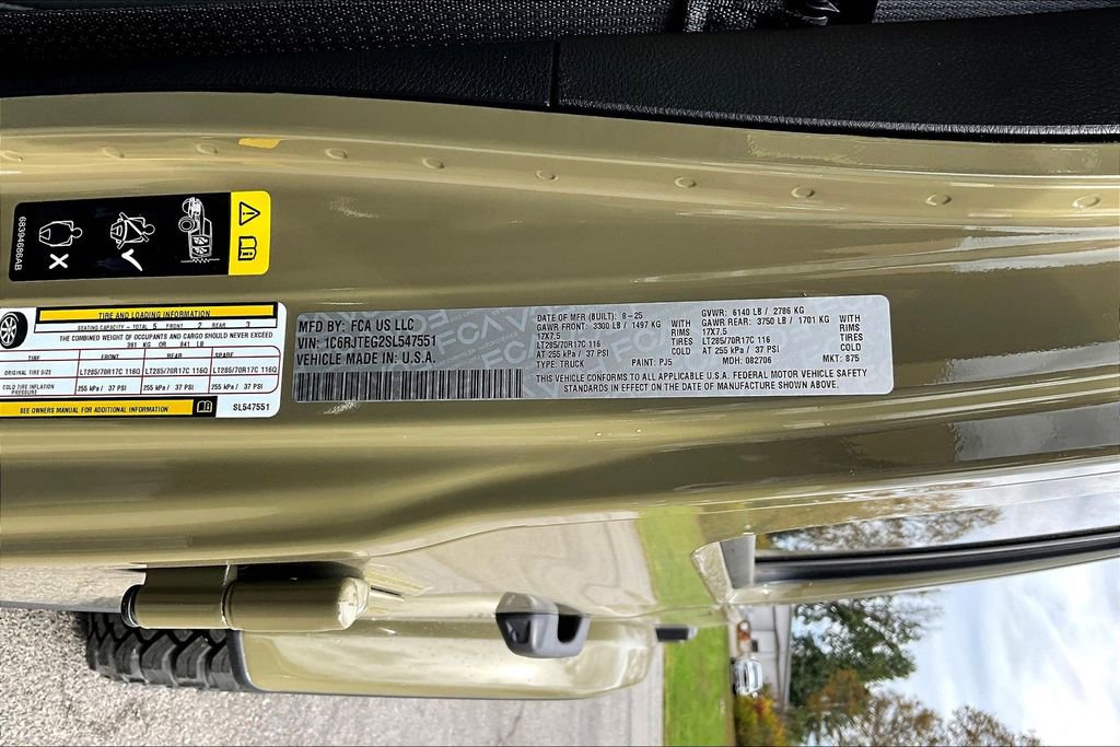 New 2025 Jeep Gladiator Mojave image 12