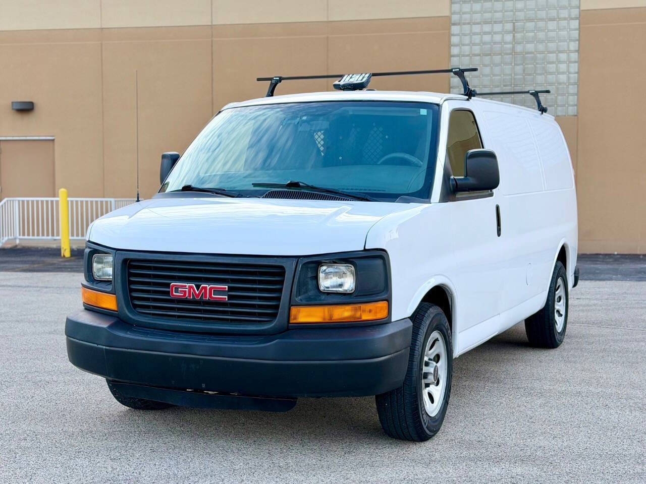 Used 2010 GMC Savana 1500 AWD image 3
