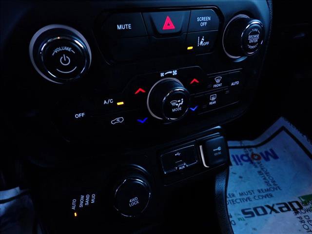 Used 2021 Jeep Renegade Latitude AWD/4WD image 18