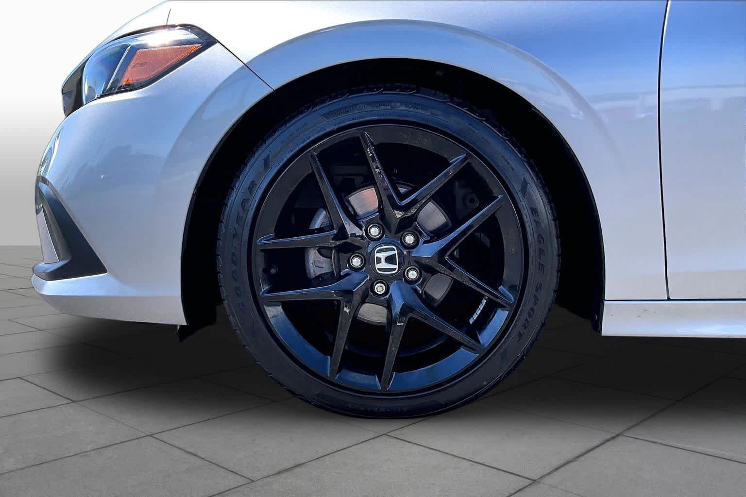 Used 2023 Honda Civic Sport image 11