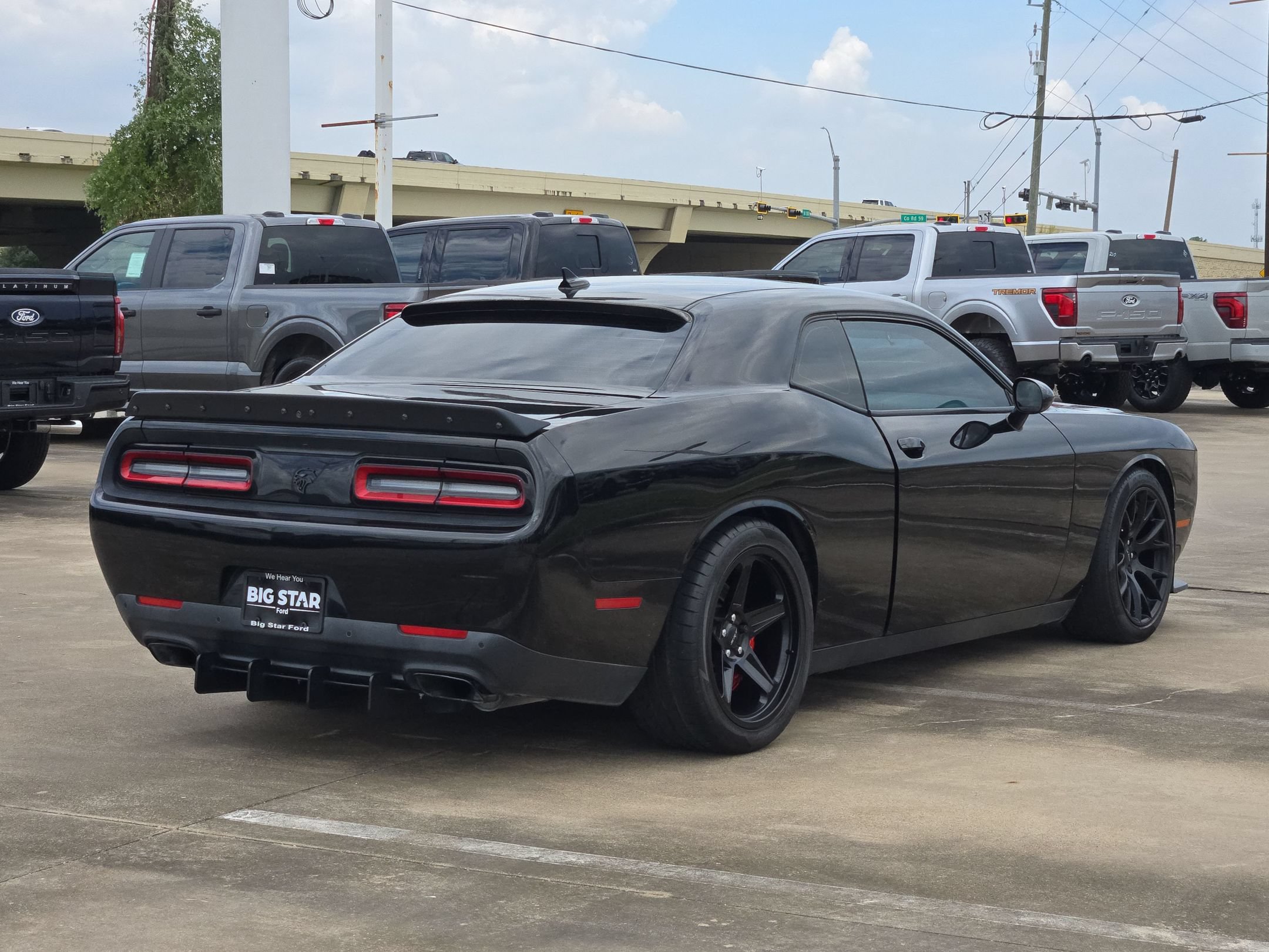 Used 2016 Dodge Challenger SRT Hellcat RWD image 3