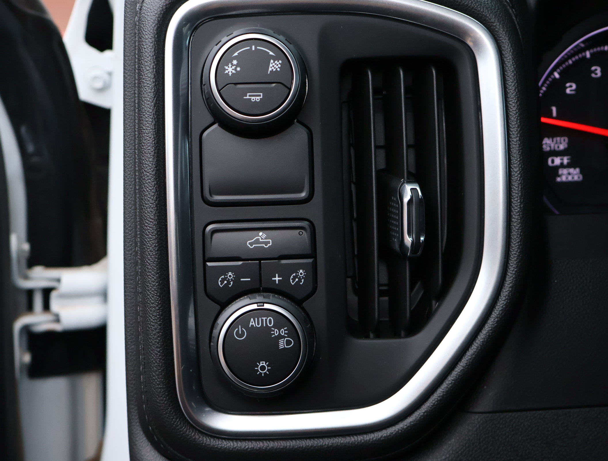 Used 2019 Chevrolet Silverado 1500 LT w/ Texas Edition RWD image 10