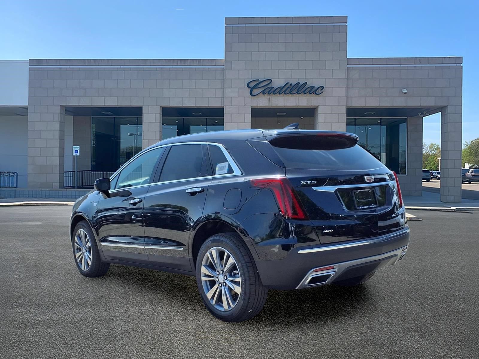 New 2026 Cadillac XT5 Premium Luxury w/ LPO, Floor Liner Package AWD/4WD image 6