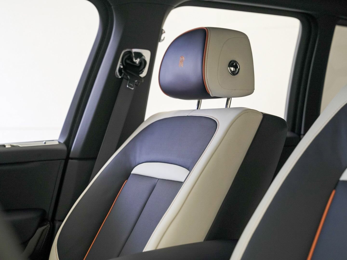 New 2026 Rolls-Royce Cullinan Black Badge image 14