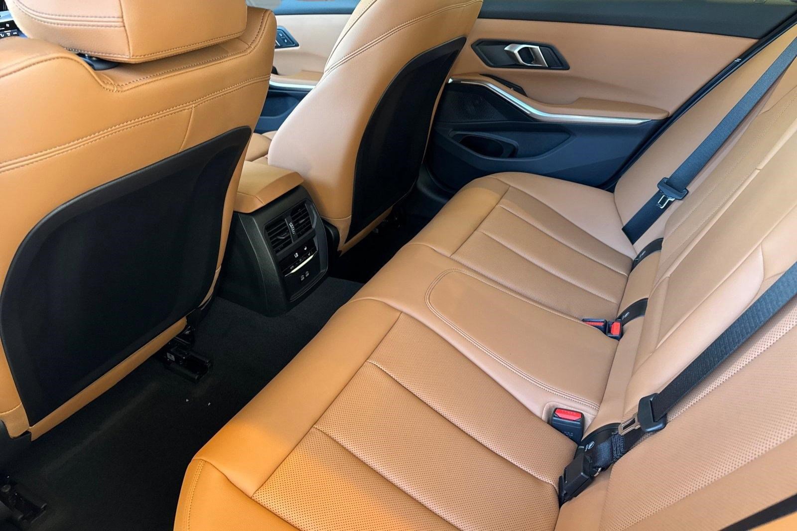 Used 2026 BMW 330i Sedan w/ Premium Package RWD image 19