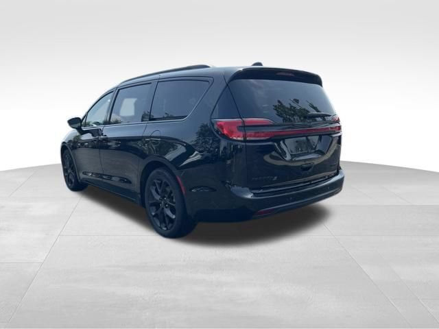 Used 2025 Chrysler Pacifica Limited FWD image 5