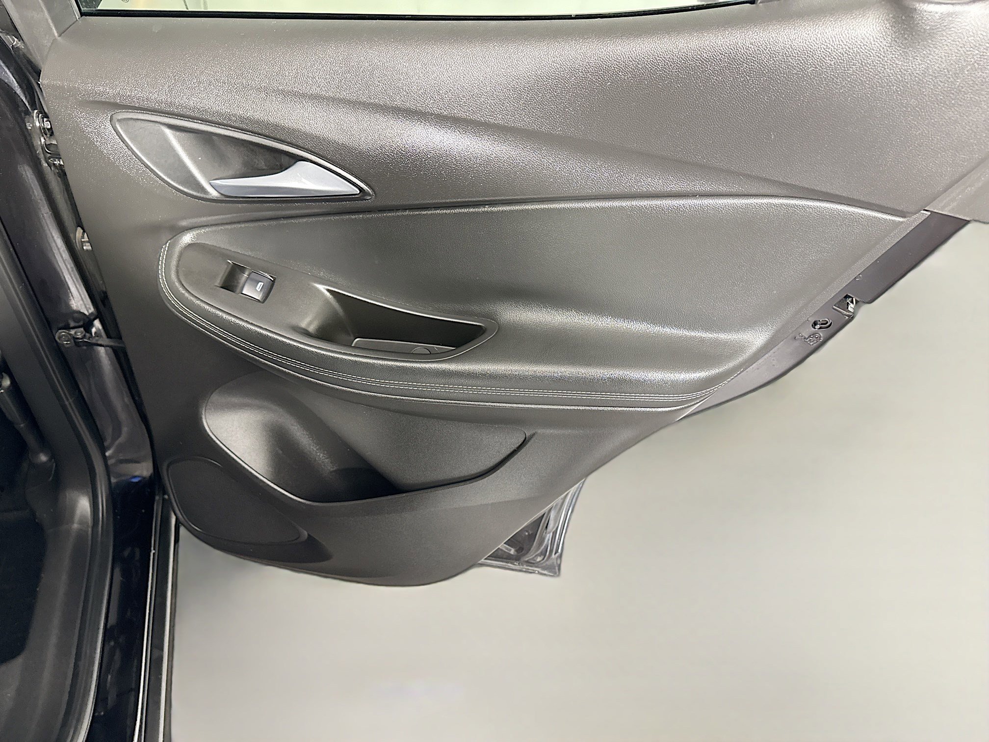 Used 2020 Buick Encore GX Preferred w/ Cold Weather Comfort Package image 28