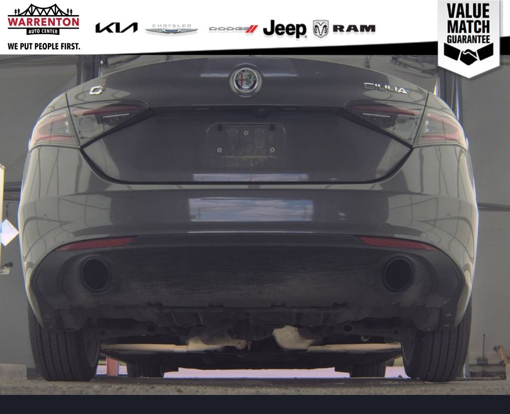 Used 2024 Alfa Romeo Giulia Ti AWD/4WD image 10
