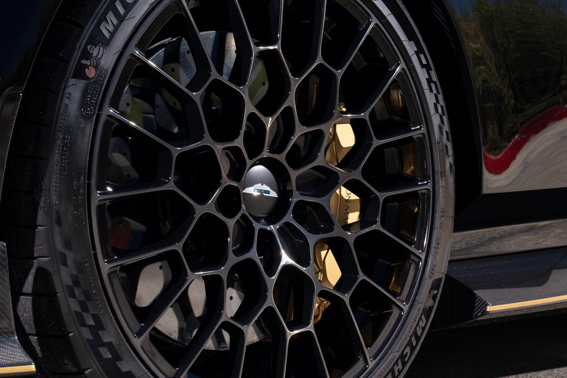 Used 2024 Aston Martin Valour image 23