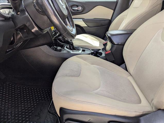 Used 2018 Jeep Cherokee Latitude w/ Cold Weather Group AWD/4WD image 15