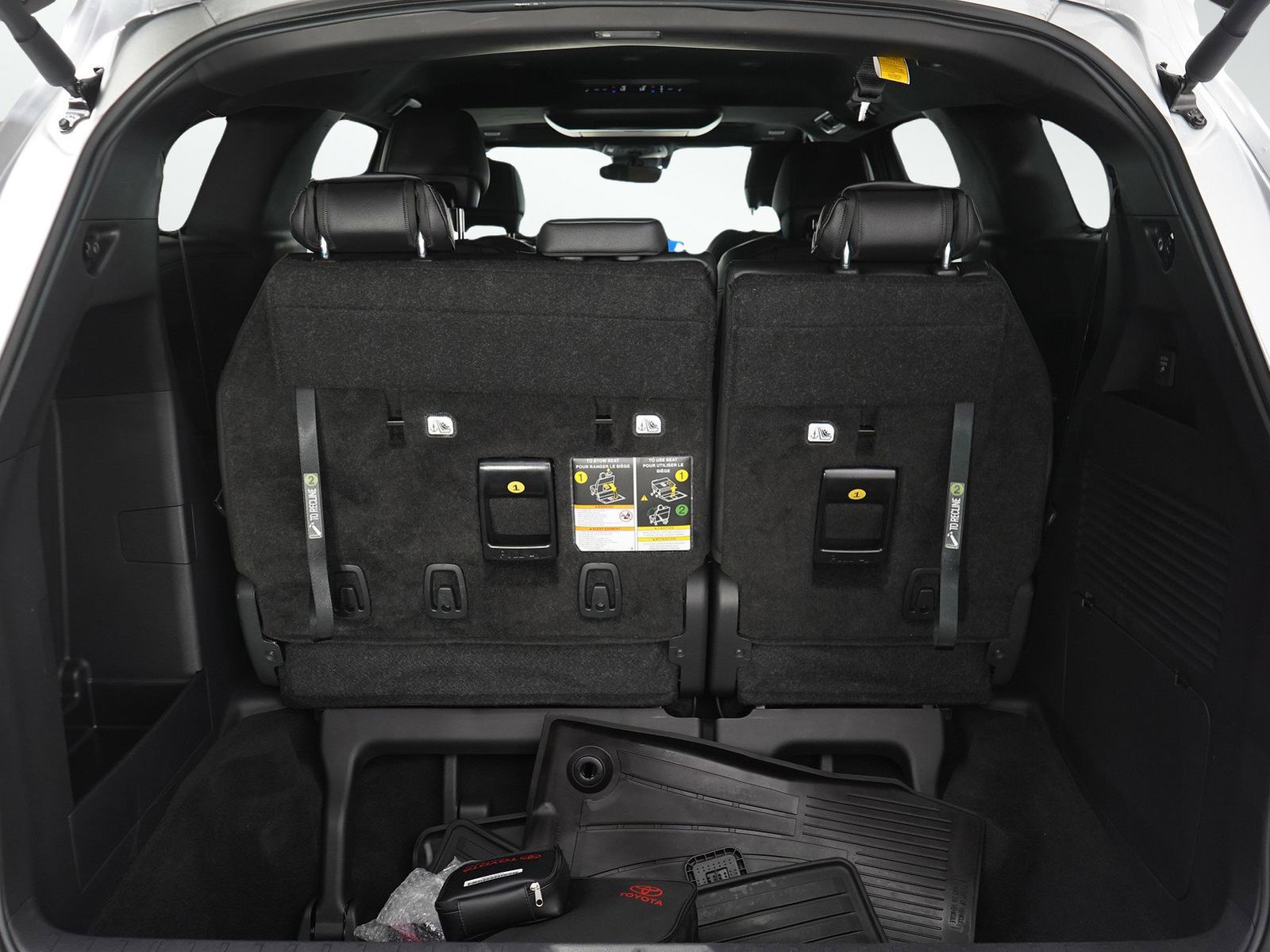 Used 2025 Toyota Sienna Platinum AWD/4WD image 9