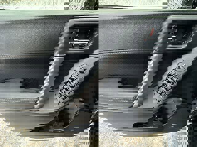 Used 2015 Subaru Forester 2.5i Touring w/ Eyesight & Navigation System image 17