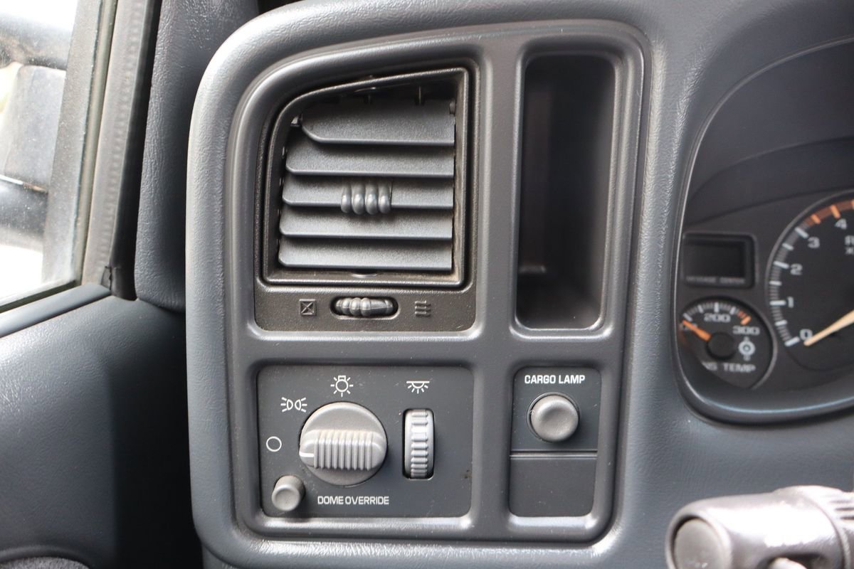 Used 2002 Chevrolet Silverado 2500 LS AWD/4WD image 28