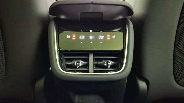 New 2026 Volvo EX90 Plus AWD/4WD image 31