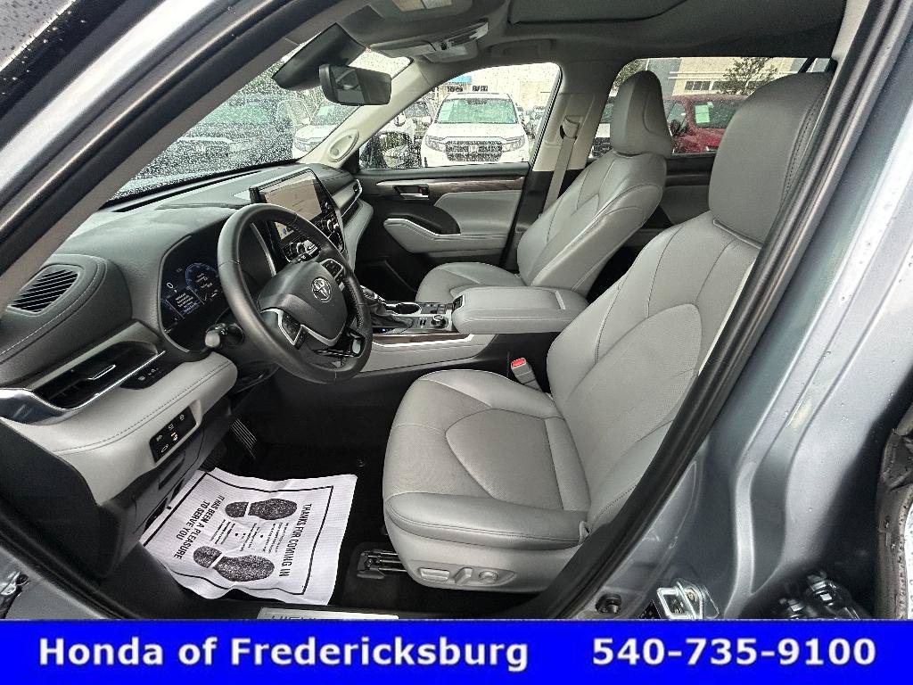 Used 2024 Toyota Highlander Limited AWD/4WD image 15