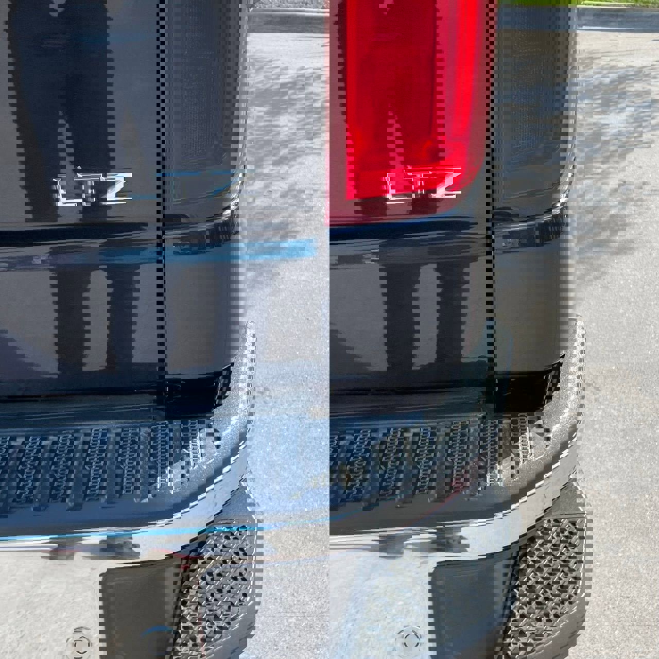 Used 2022 Chevrolet Silverado 1500 LTZ w/ LTZ Premium Package AWD/4WD image 6