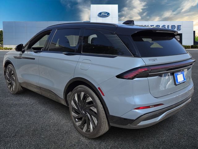 Used 2025 Lincoln Nautilus Reserve w/ Jet Appearance Package image 5