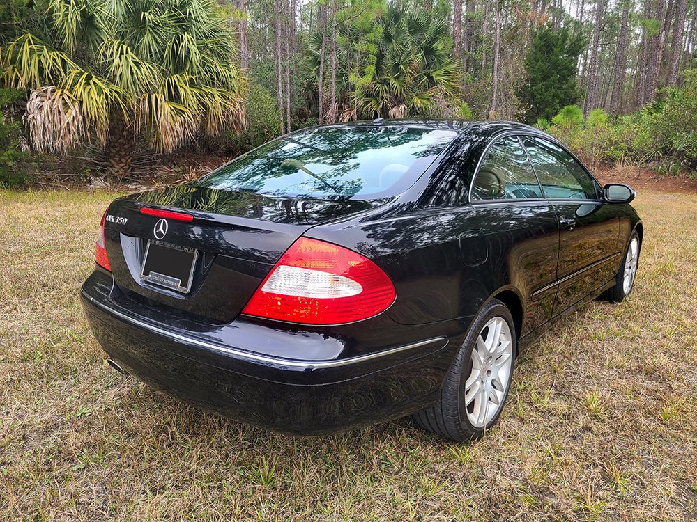 Used 2008 Mercedes-Benz CLK 350 Coupe image 4