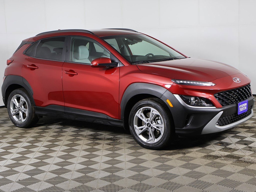 Used 2023 Hyundai Kona SEL image 2