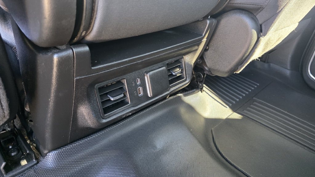 Used 2024 Chevrolet Silverado 1500 LT AWD/4WD image 16