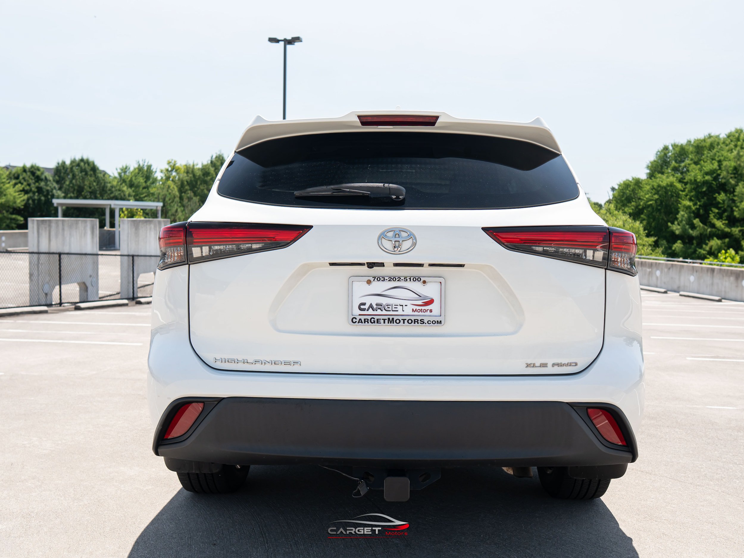 Used 2021 Toyota Highlander XLE AWD/4WD image 6