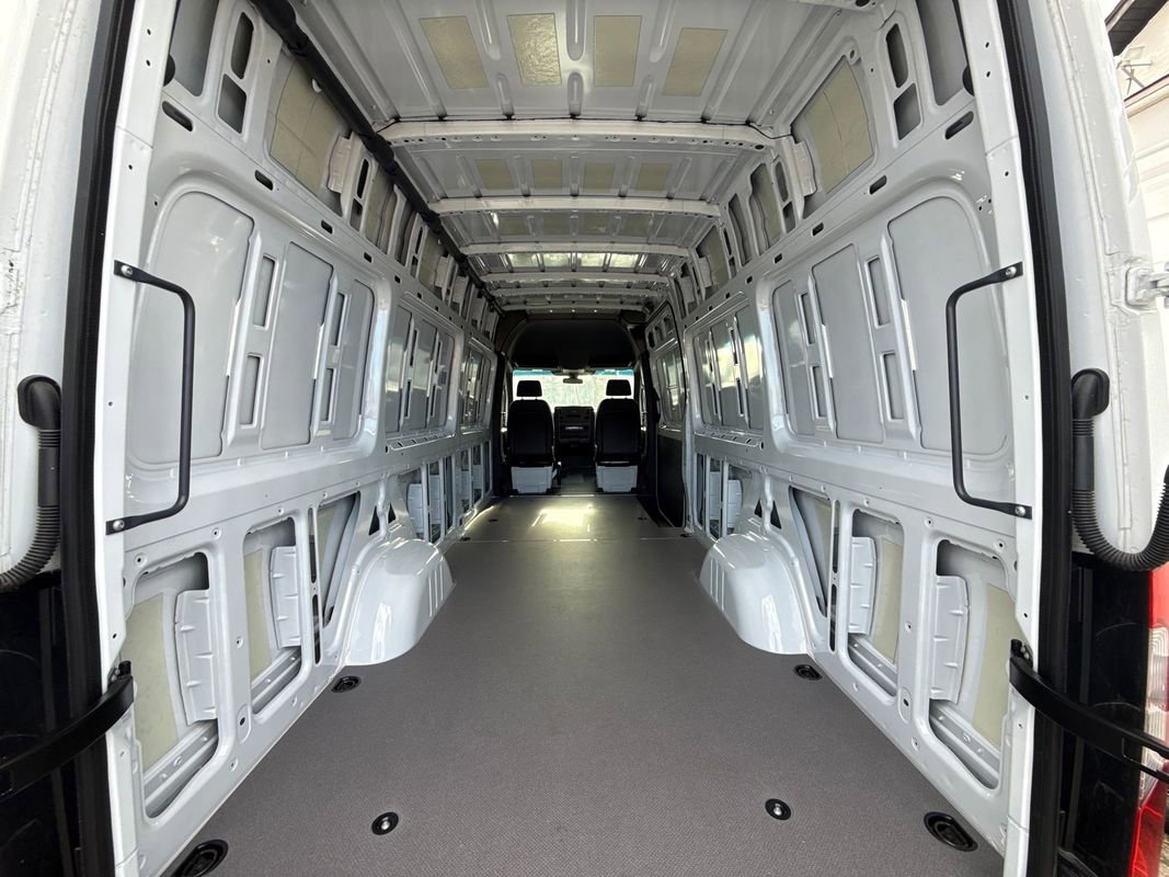 Used 2025 Mercedes-Benz Sprinter 2500 image 25