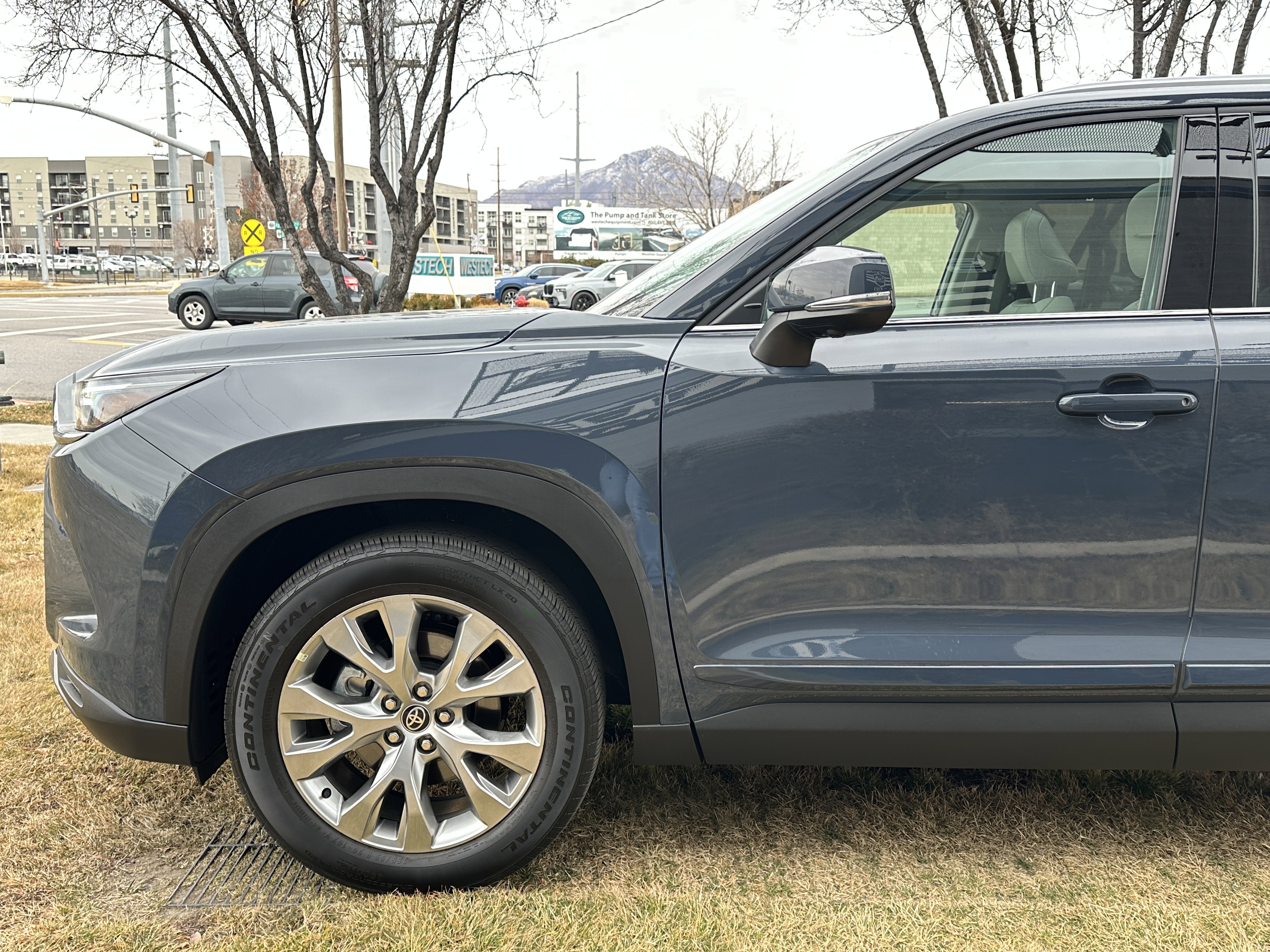 Used 2025 Toyota Grand Highlander AWD image 10