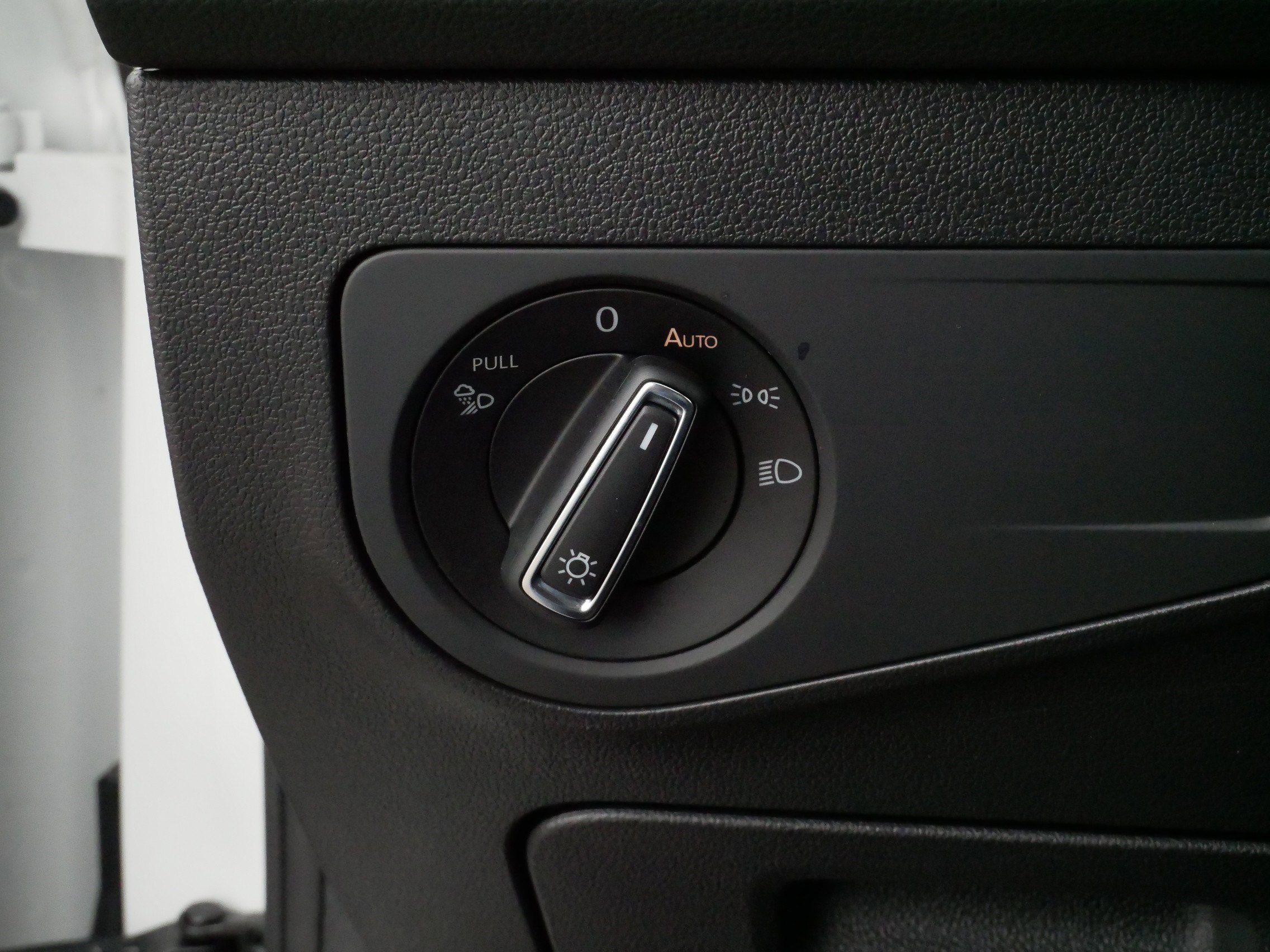 Used 2023 Volkswagen Tiguan SEL R-Line image 28