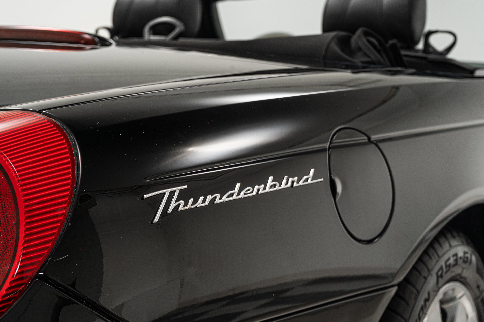 Used 2003 Ford Thunderbird image 37