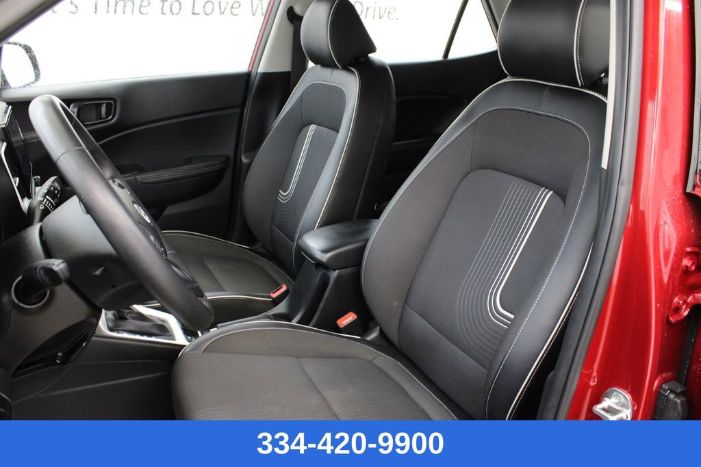 Used 2024 Hyundai Venue Limited image 14