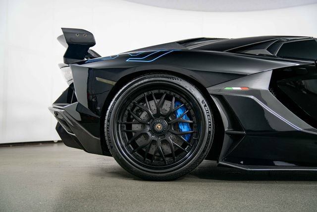 Used 2020 Lamborghini Aventador SVJ AWD/4WD image 10