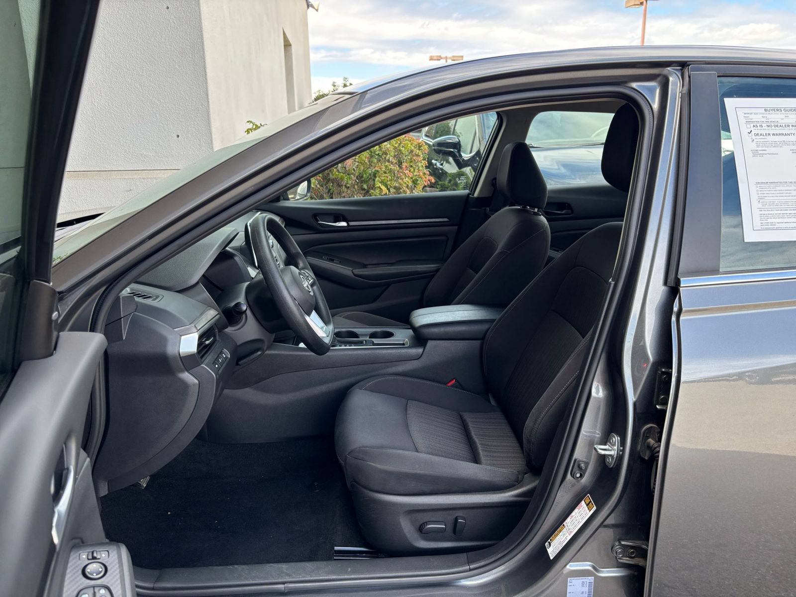 Used 2025 Nissan Altima 2.5 SV FWD image 27