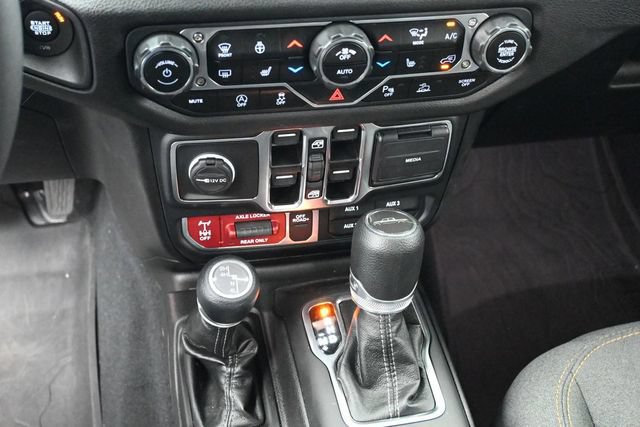 Used 2024 Jeep Gladiator Sport AWD/4WD image 11