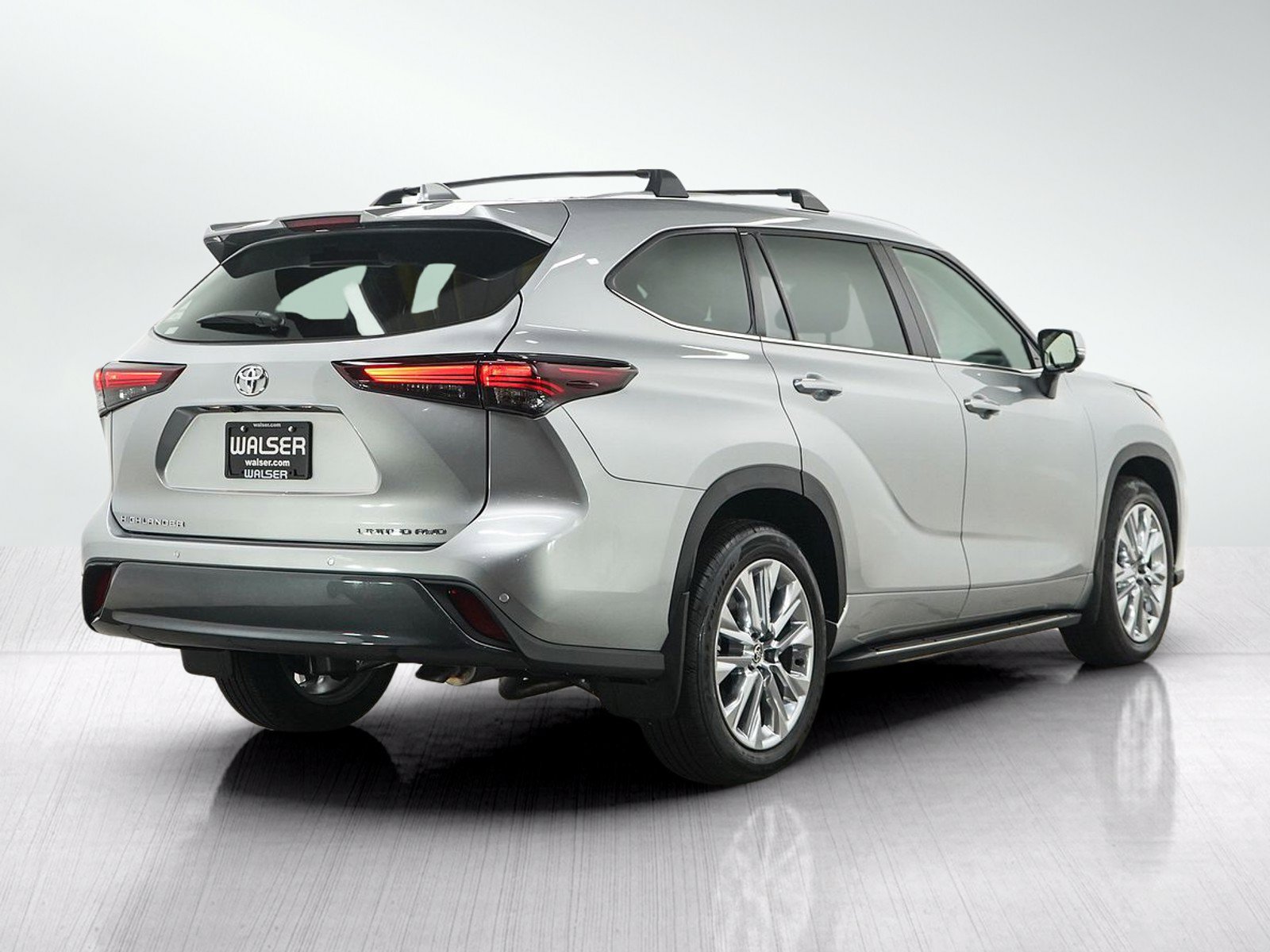 Used 2025 Toyota Highlander Limited AWD/4WD image 5