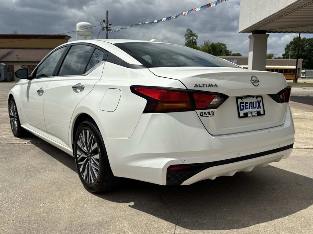Used 2025 Nissan Altima 2.5 SV FWD image 9