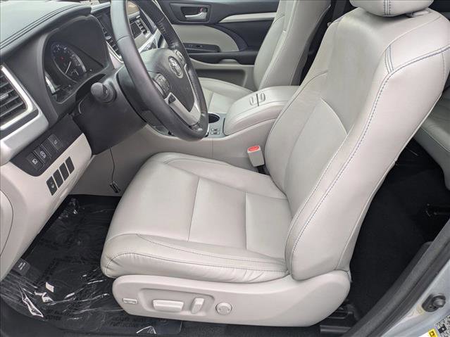 Used 2018 Toyota Highlander XLE image 16