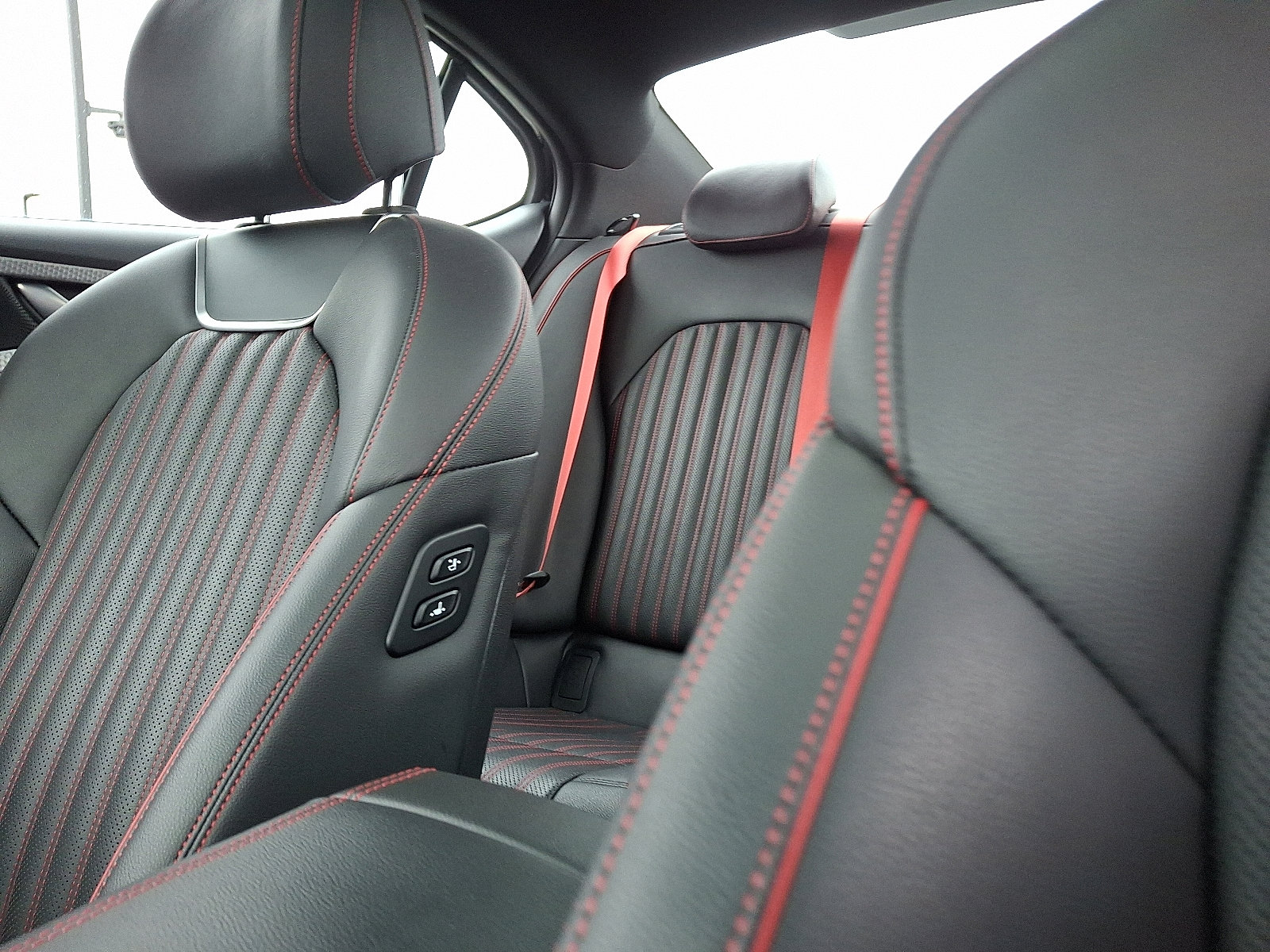 Certified 2023 Genesis G70 2.0T w/ Sport Prestige Package image 18