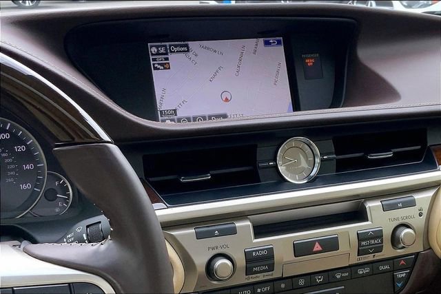 Used 2016 Lexus ES 350 350 w/ Luxury Package w/Wood Trim image 5