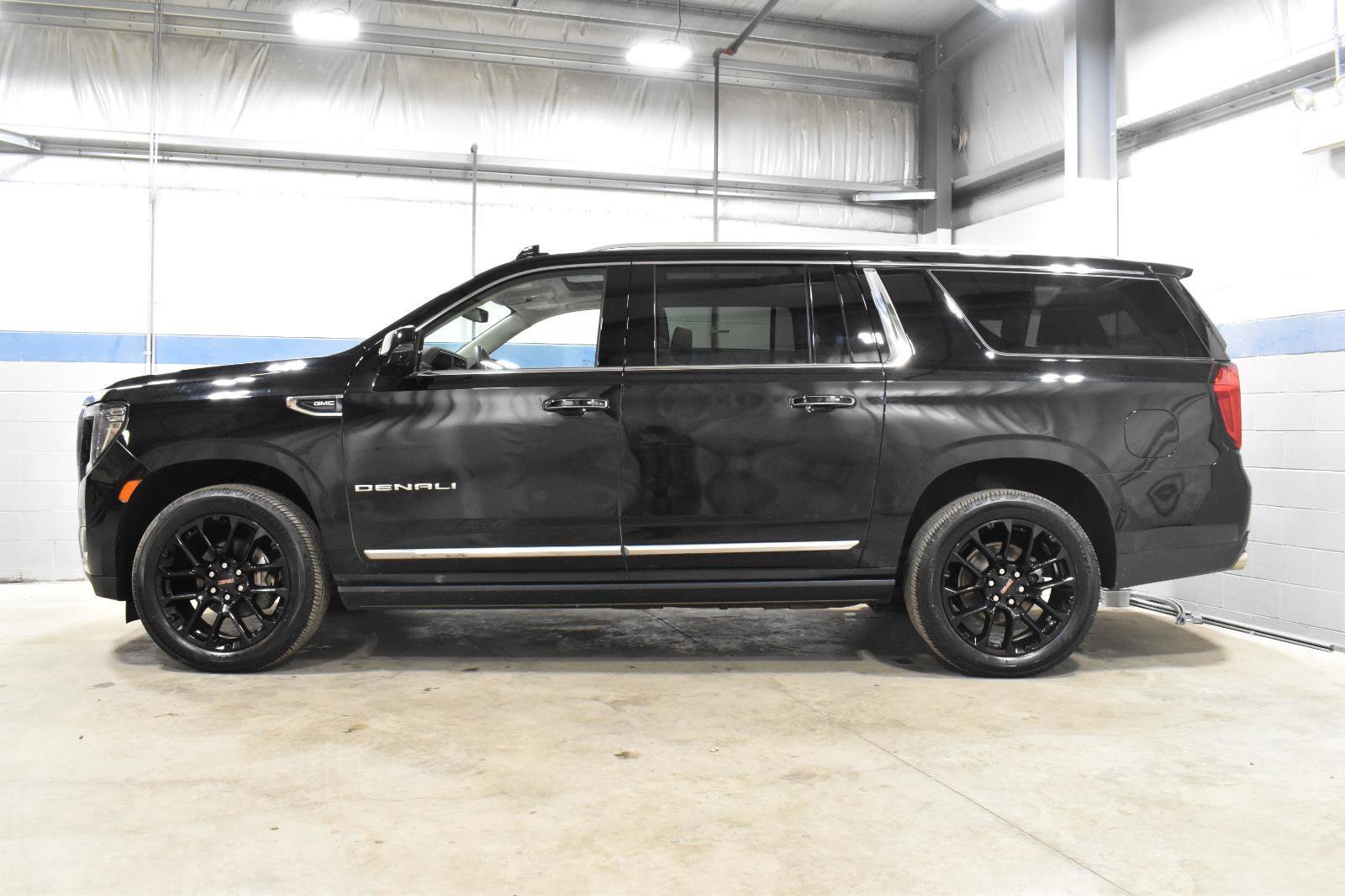 Used 2023 GMC Yukon XL Denali w/ Max Trailering Package image 29