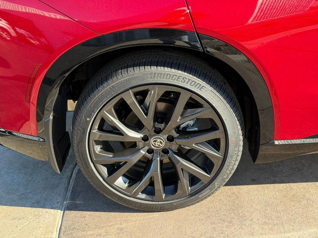 New 2025 Toyota Crown Signia Limited AWD (Natl) image 7