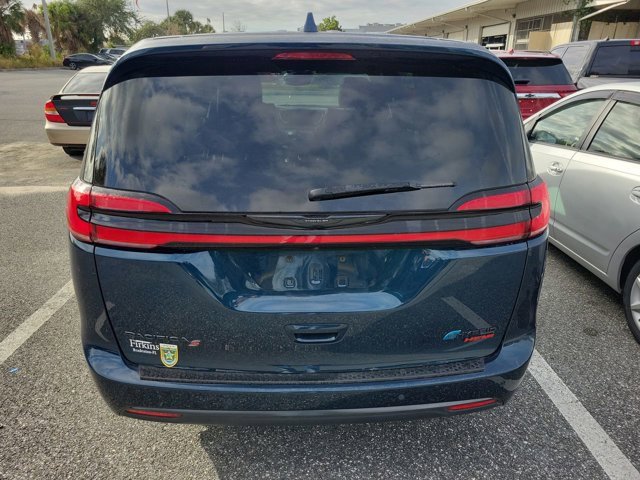 Used 2022 Chrysler Pacifica Limited w/ S Appearance Package image 5
