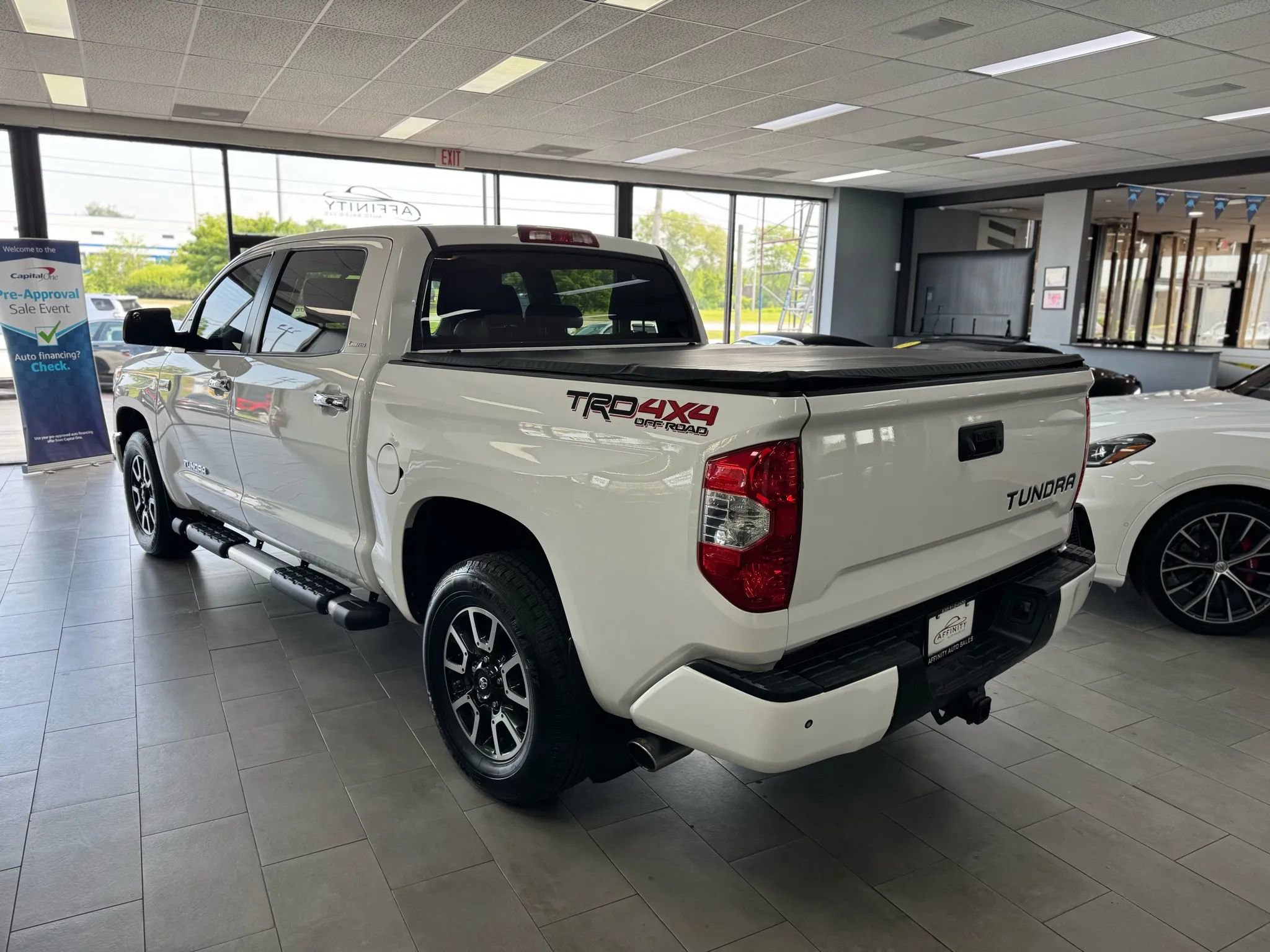 Used 2017 Toyota Tundra Limited w/ Limited Premium Package AWD/4WD image 3